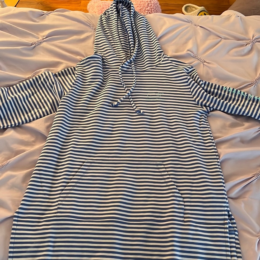 Size small striped vineyard vines hoodie